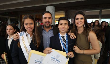  Alma Meraz, Héctor Meraz, Héctor Meras y Alma Hervert.