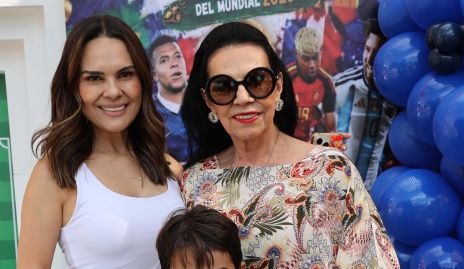  Alejandra Díaz de León, Yoya Galarza y Franco Conde.