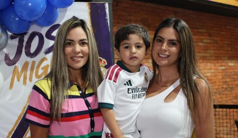  Elizabeth Berrones, José Miguel Rojo y Bárbara Berrones.