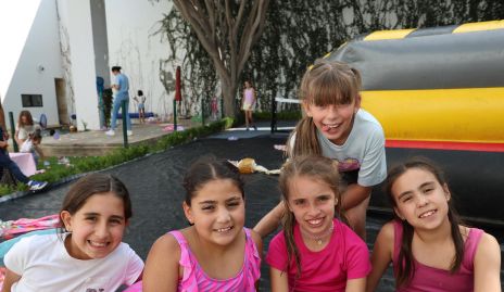  Inés Güemes, Natalia Briseño, Elena Reverte, Leyre Gallegos y María Pía Almazán.