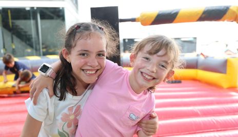 Regina y Roberta.