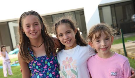  Alika Torres, Regina y Roberta.