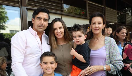Manuel Labastida, José Manuel Labastida, Eunice Camacho, Jerónimo Labastida y Amparo Camacho.