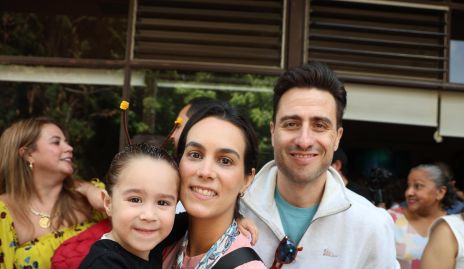 Juliana Pacheco, María Gutiérrez y Rogelio Pacheco.