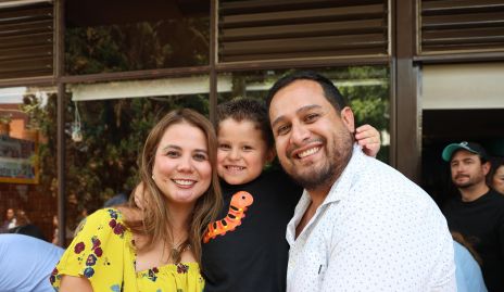  Diana Valeria Rocha, Juan Carlos y Juan Carlos Verástegui.