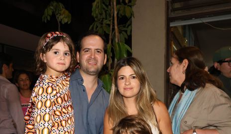  Joaquina Martínez, Eduardo Martínez, Lucía Cabrera y Santiago Martínez.