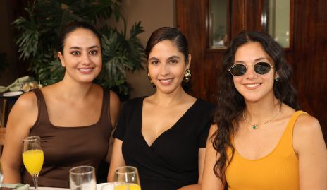  Nelly Velázquez, Ana Sofía Aguilar y Mariana Cerda.