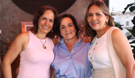  Yogus Gómez, Sandra Estúa y Toyita Villalobos.