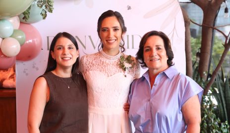  Erika Ríos, Vale Rangel y Sandra Estúa.