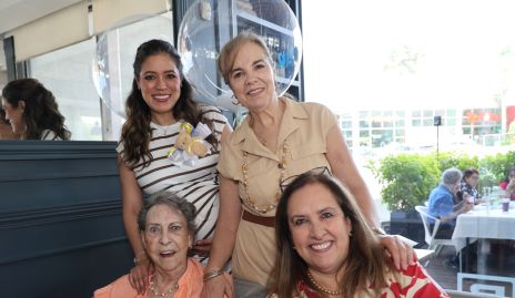  Claudia Martínez, Claudia Neumann, Popi Neumann y Loli Arredondo.