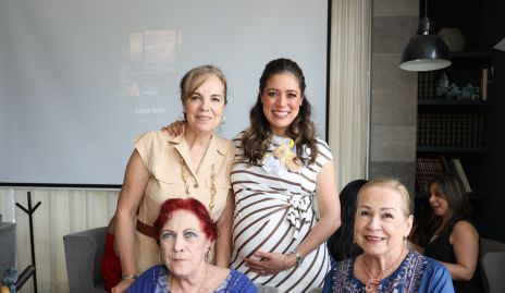  Claudia Neumann, Claudia Martínez, Ana Neumann y Martha Rivera.