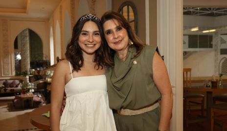  Daniela González con su mamá Marisol Hernández.