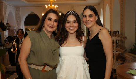  Marisol Hernández con sus hijas Daniela y Bárbara González.