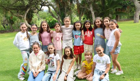  Dani Benavente con sus amigas.