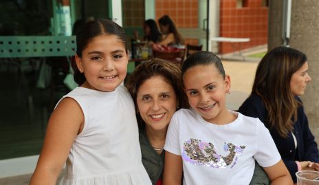  Brenda, Inés y Mari Carmen García.