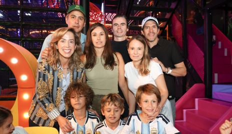  Ale Arredondo, Juan Carlos Flores y Ale Lomelí con sus papás.
