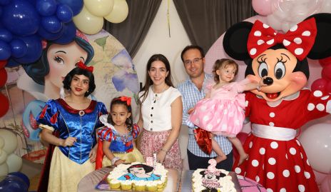  Mónica Garza y Fernando  De Luna con sus hijas Lucila y Paula.