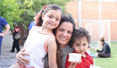  Catalina, Paola Arévalo y Patricio.