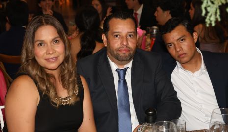  Vera Vargas, Alejandro Lopez y Jesus Lopez.