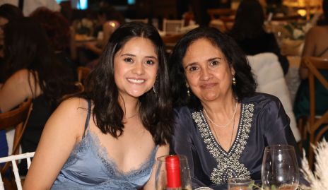  Isabella Gonzales y Gloria Cisneros.