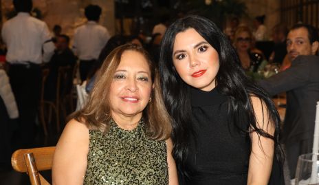  Julia Rosales y Estefany Esparza.