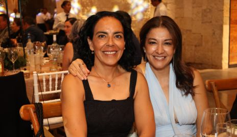  Angélica Gallegos y Lorena Favela .