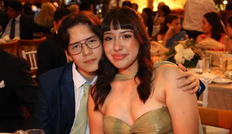  Cristo y Adriana Esparza.