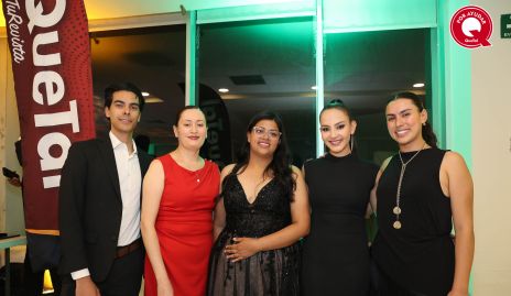  Alfonso Carrillo, Mónica Morán, Carol Gallán, Montse Torres y Verónica Duarte.