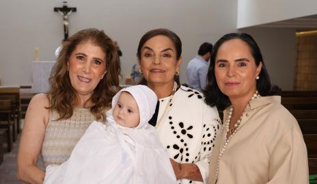  Mónica Hernández, Adriana Díaz Infante y Angélica Díaz Infante con Marina.