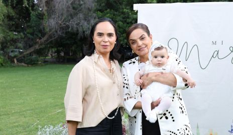  Angélica Díaz Infante y Adriana Díaz Infante con Marina.