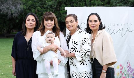  Alicia Díaz Infante, Patricia Díaz Infante, Adriana Díaz Infante y Angélica Díaz Infante con Marina.