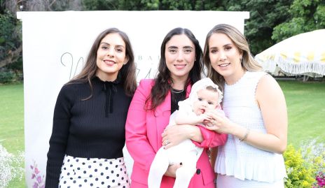  Isabela Castelo, Isabela Zollino y Mónica Torres con Marina.