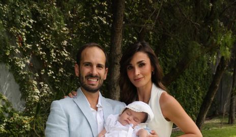  José Martin Alba y Gemma Loredo con su hija Emma.