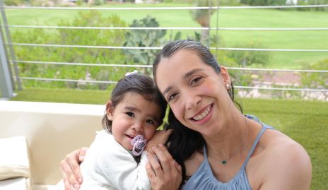  Adriana Gómez y Mariana González.