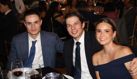  Santiago Rodríguez, Luca Rodríguez y Alejandra Contreras.