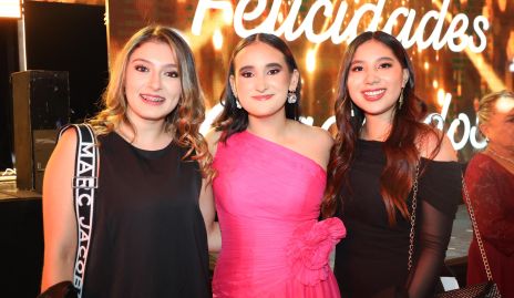  Yania, Fernanda y Alexa.