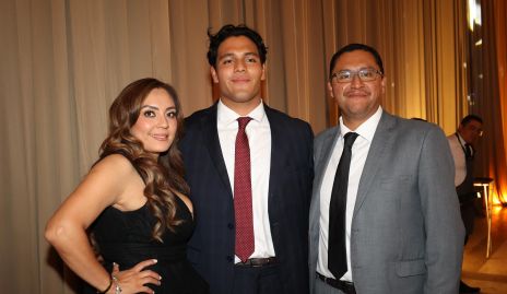  Cintia Castillo, Alejandro Robles y Alejandro Robles.