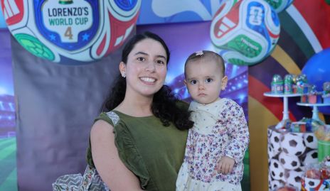  Paola Córdova y Macarena Autrique.