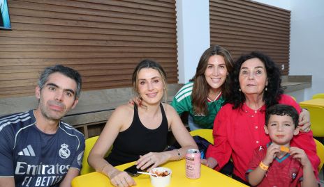  Daniel Dauajare, Andrea Ortega, Martha Elena de la Rosa, Deborah Ortega y Lorenzo Dauajare.