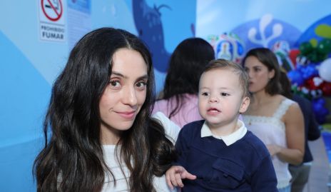  Adri de la Maza con su hijo Mateo.