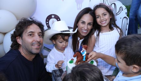  Daniel Enríquez, Lorenzo Enríquez, Gloria Leal  y Roberta Enríquez.