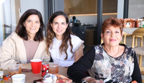  Beatriz Castillo, Maria Leal y Maru Díaz .