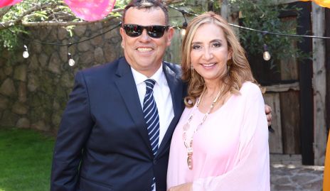  Alejandro Parra y Raquel González, papás del novio.