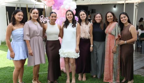  Jimena López con su familia.