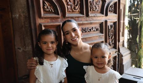  Sandra Villalobos, Javiera y Emilia  Martell.