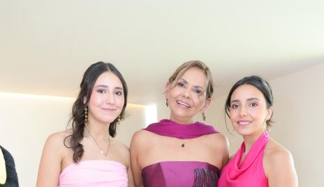  Valentina Nava, Toyita Villalobos y Cristi Nava.