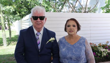  Eduardo García y Amalia Cruz, papás del novio.