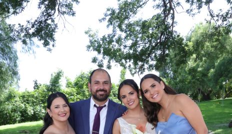 Toyita, Héctor, Cecilia y Cristina Dávila Villalobos.