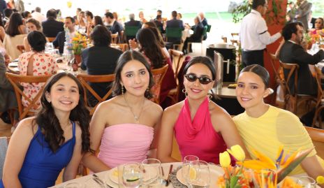  Fernanda Villalobos, Inés, Valentina y Cristina Nava Villalobos.