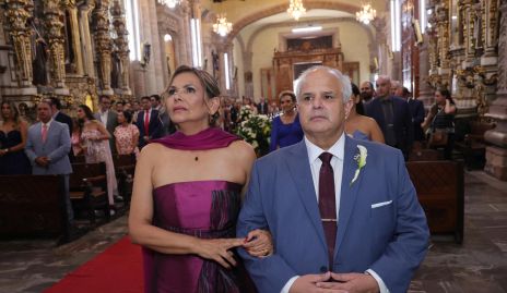  Toyita Villalobos y Héctor Dávila, papás de la novia.